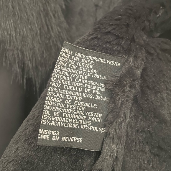 New “Guess “faux fur women’s coat.Size-XL,color black.💞 - Picture 7 of 8